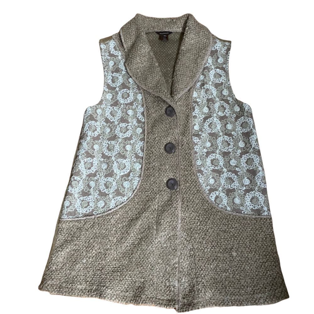 Multiples Sleeveless Button Front Sweater size XL with floral Appliqué